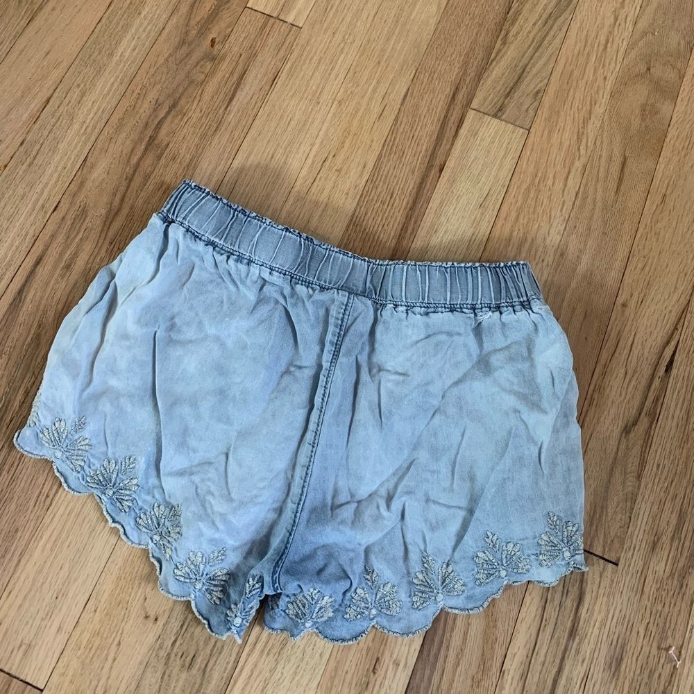 Embroidered Comfy Shorts - Picture 4 of 4